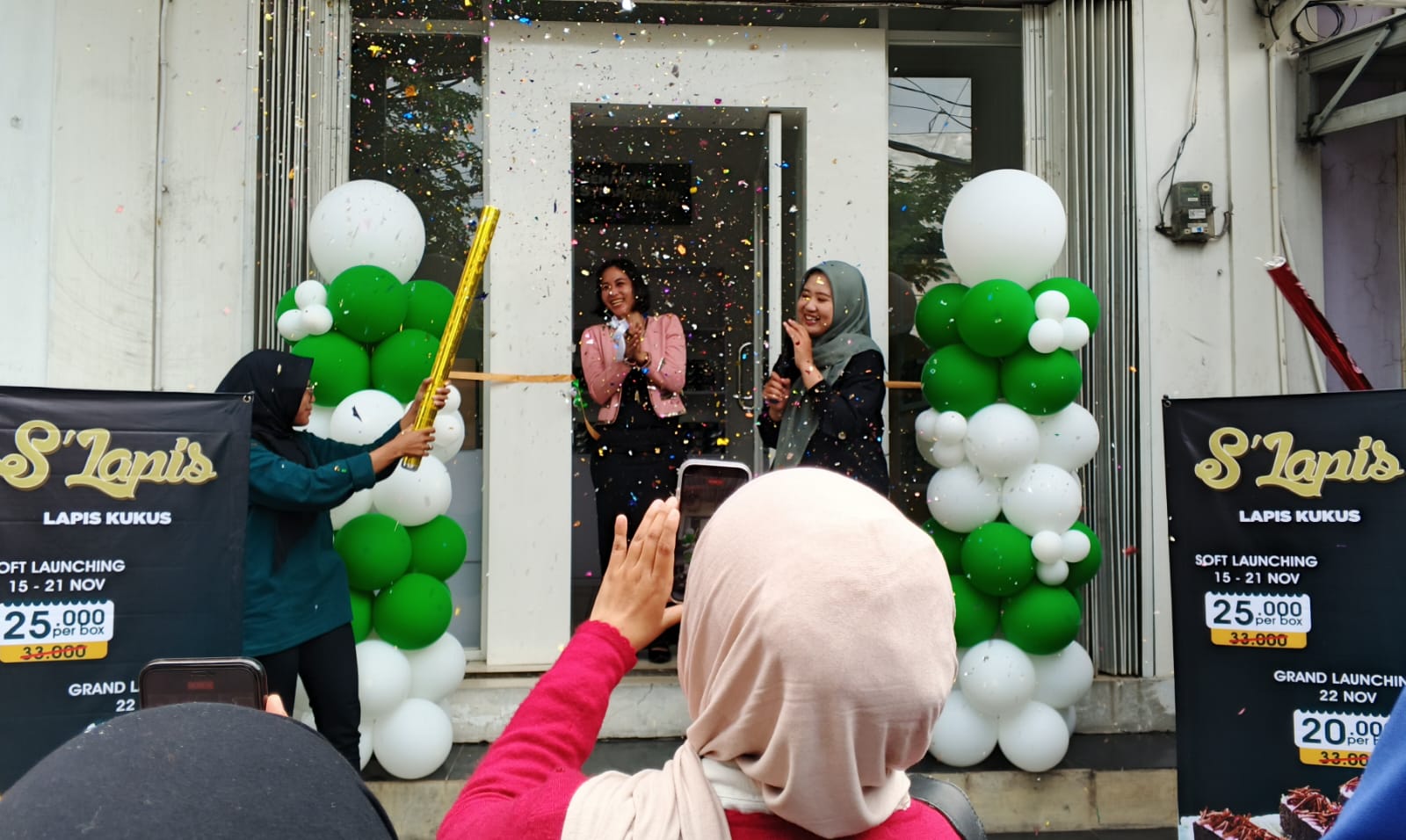 Baru Dibuka, Lapis Kukus dari Semarang Steam Factory Langsung Diburu Ratusan Orang